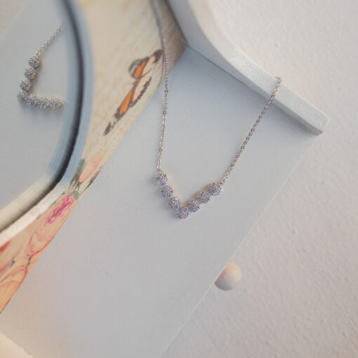 Necklace v flowers