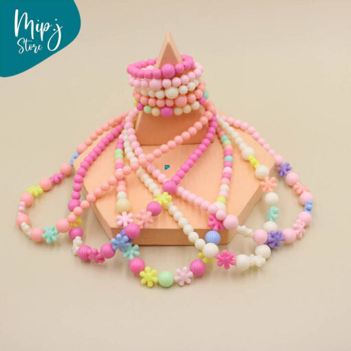 Flower necklace and bracelet sets