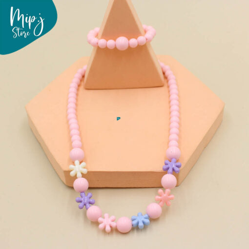 Flower necklace and bracelet sets