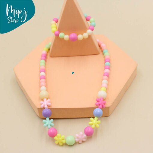 Flower necklace and bracelet sets