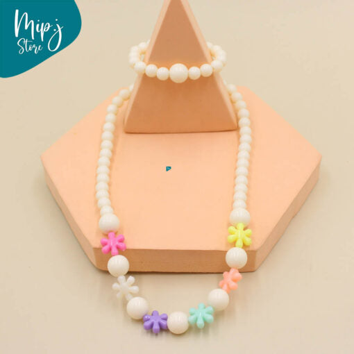 Flower necklace and bracelet sets