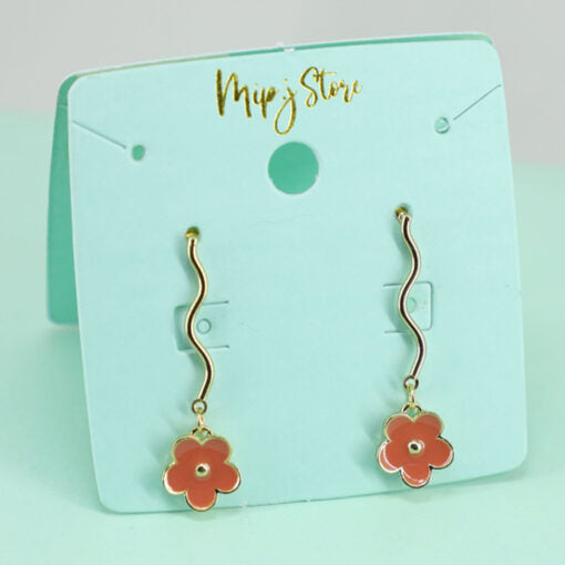 String flower earing with silver tip