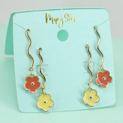 String flower earing with silver tip