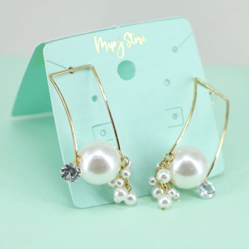 Swing Pearls Earing With Silver Tip