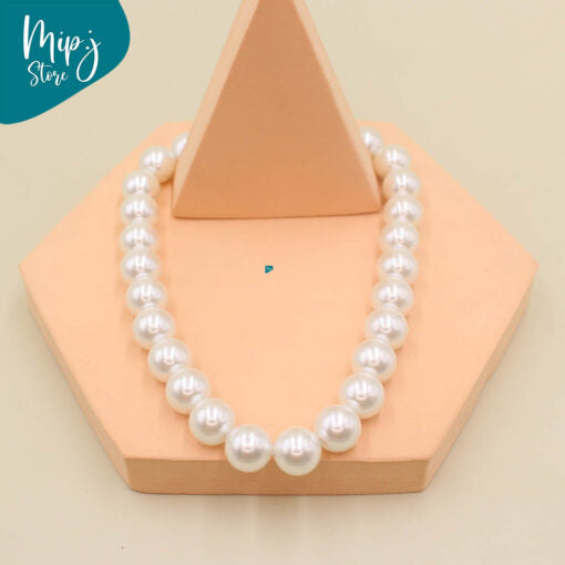 Large Pearls Necklace